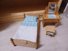 chambre à coucher en bois pour poupées de 32cm, lit table