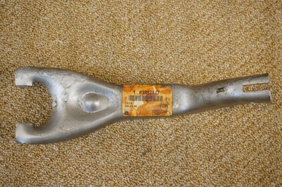NOS GM 1964-81 Corvette Muncie 4 Speed Transmission Clutch Fork w/ Clip 3887177