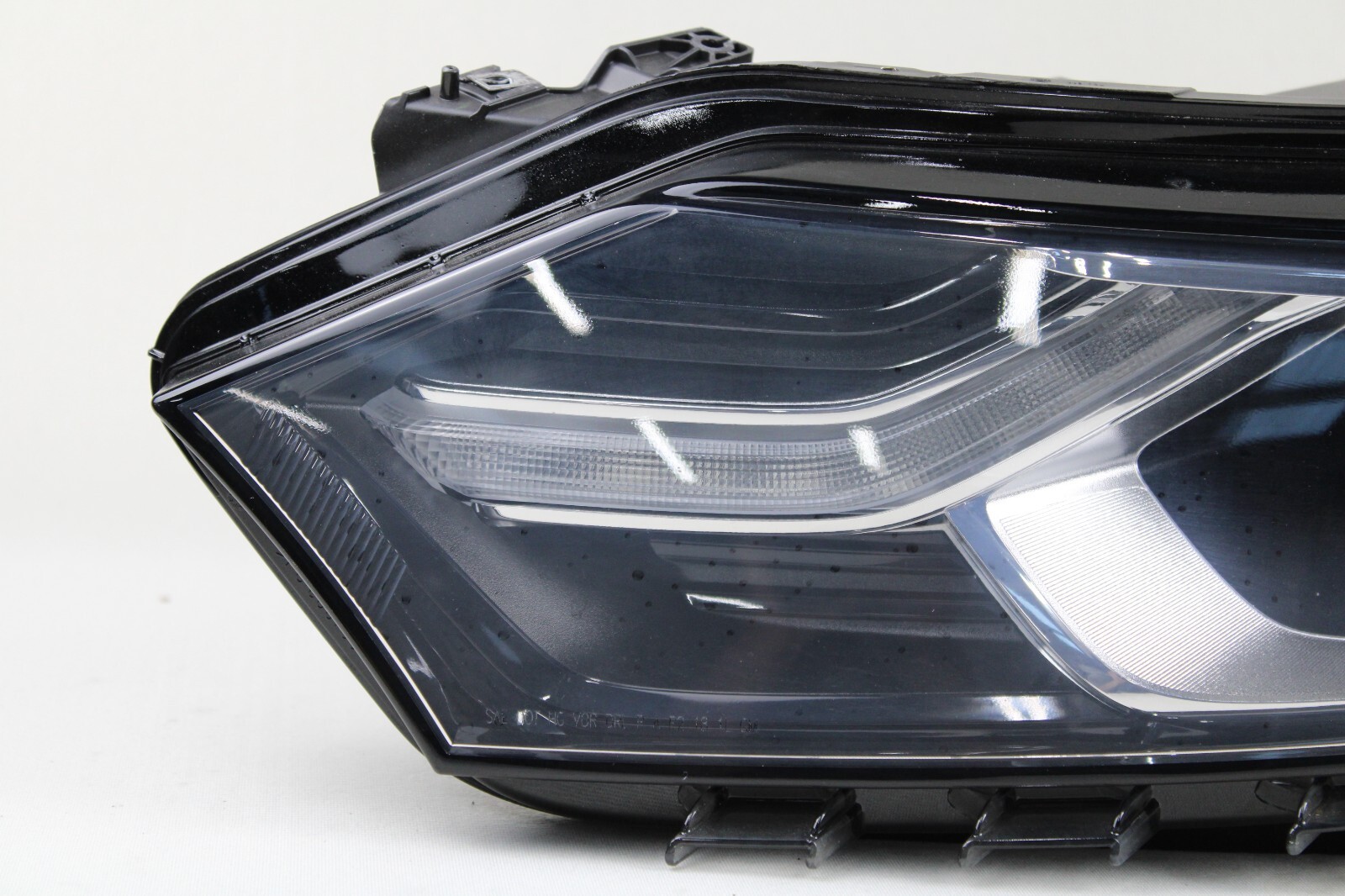 2018 2019 2020 Chevrolet Equinox Headlight Driver Left HID LED OEM  