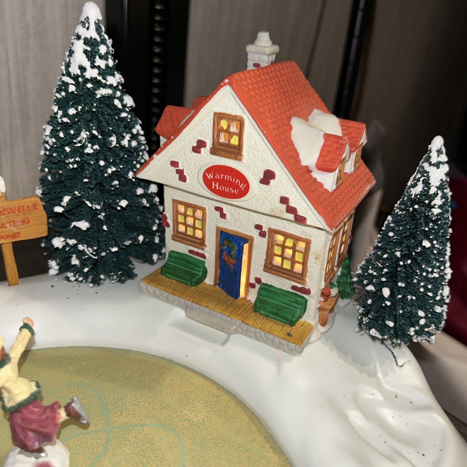 Vintage Dickensville Animated Ice Skating Pond Christmas Village Rink