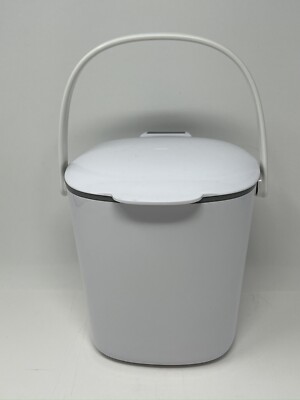 OXO Good Grips Easy Clean Compost Bin w/ Lid White 0.75 Gal (2.83L) Composter
