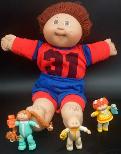 Lot of 4 Vintage 1984 Cabbage Patch Dolls 3 PVC Mini Figures & 1 Full Size Doll