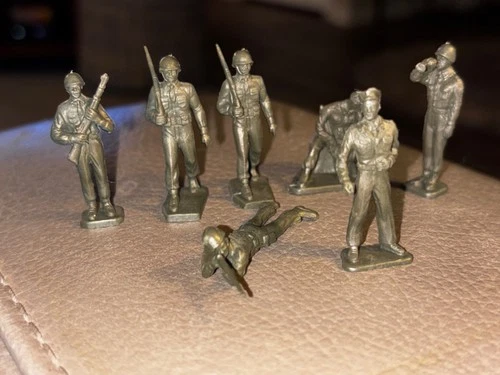 Vintage Marx 1950s WW2 Railroad Barracks Play Set 1-1/2" GI Soldiers x 7