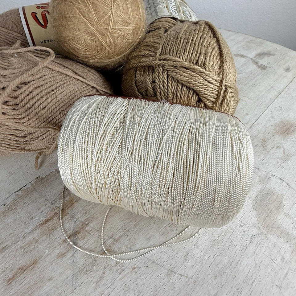 Yarn Lot Of 5 : 1 Satin 2 Wool & 1 Ball Of Cashmere 1 Twine Cream Or Beige Mixed - Image 3 of 4