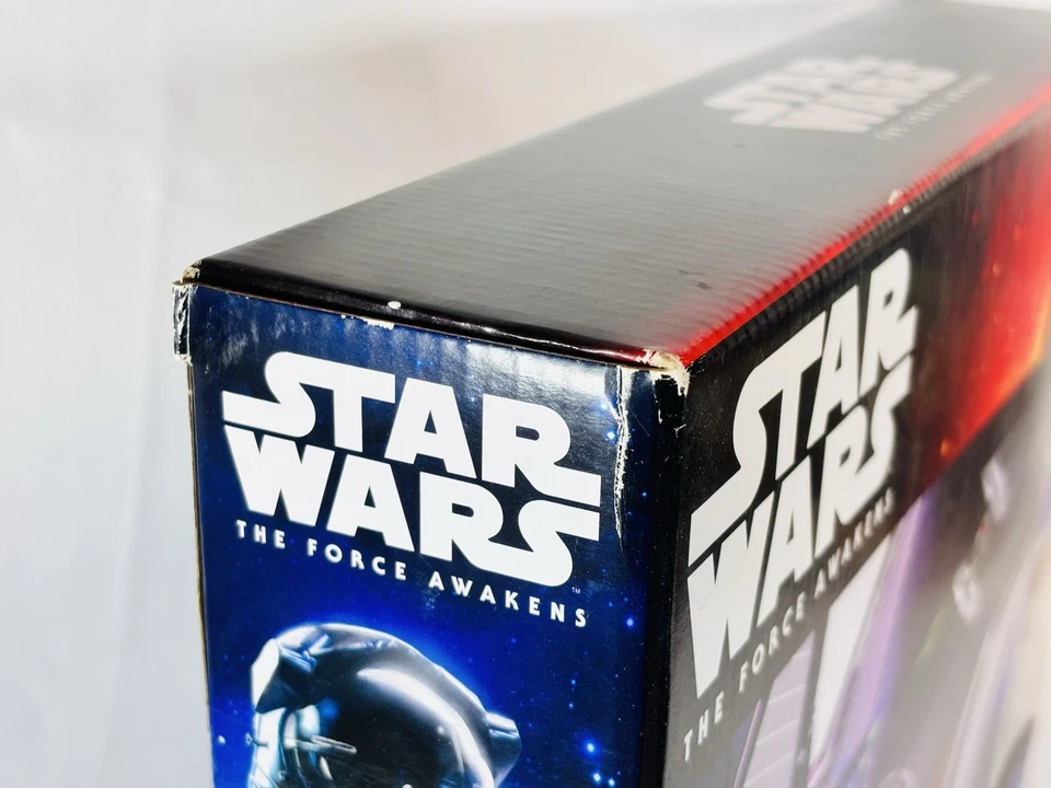 STAR WARS 2015 THE FORCE AWAKENS - Primeira Ordem TIE FIGHTER COM PILOTO - Imagem 3 de 4