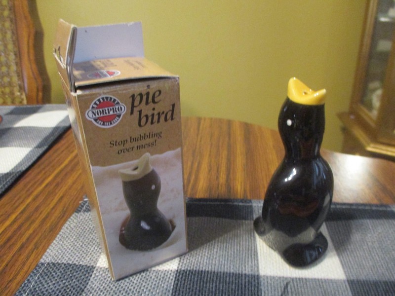 Vintage Norpro Ceramic Pie Bird Oven Safe Steam Vent Black Crow w/ Original Box