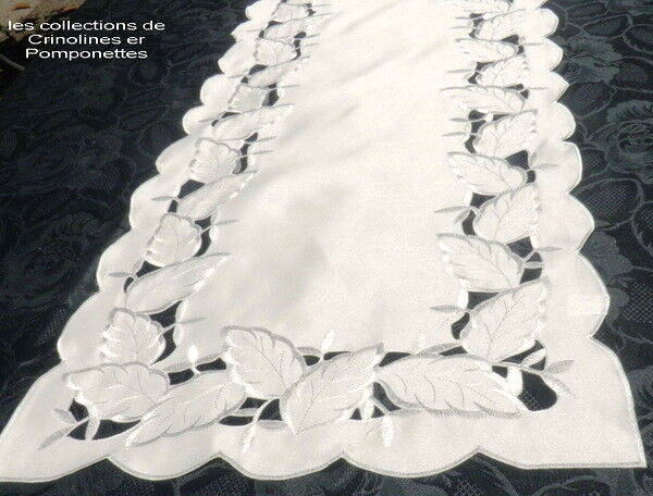 Chemin de table brodé blanc cassé en polyester 38x178 cm motif feuillage rectangulaire