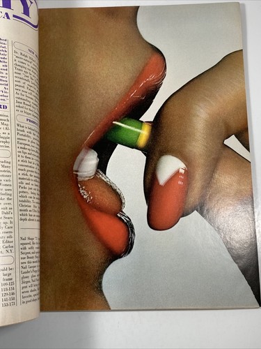 Harper's Bazaar Magazine August 1972 Fashion Lauren Hutton & Cliff Robertson - Picture 7 of 10