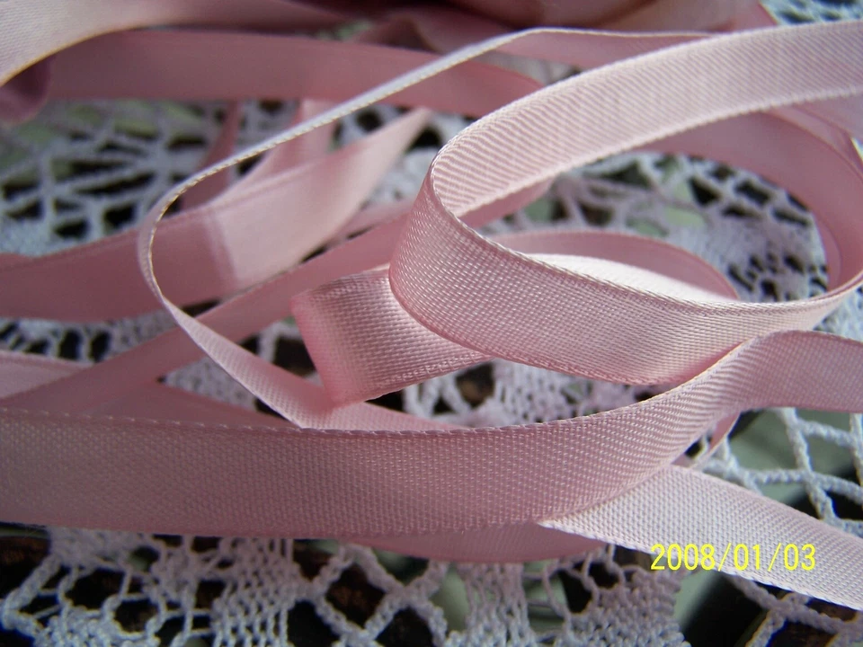 Ancien ruban en satin des années 50. Couleur rose. Vendu au mètre. N°128 - Photo 2/4