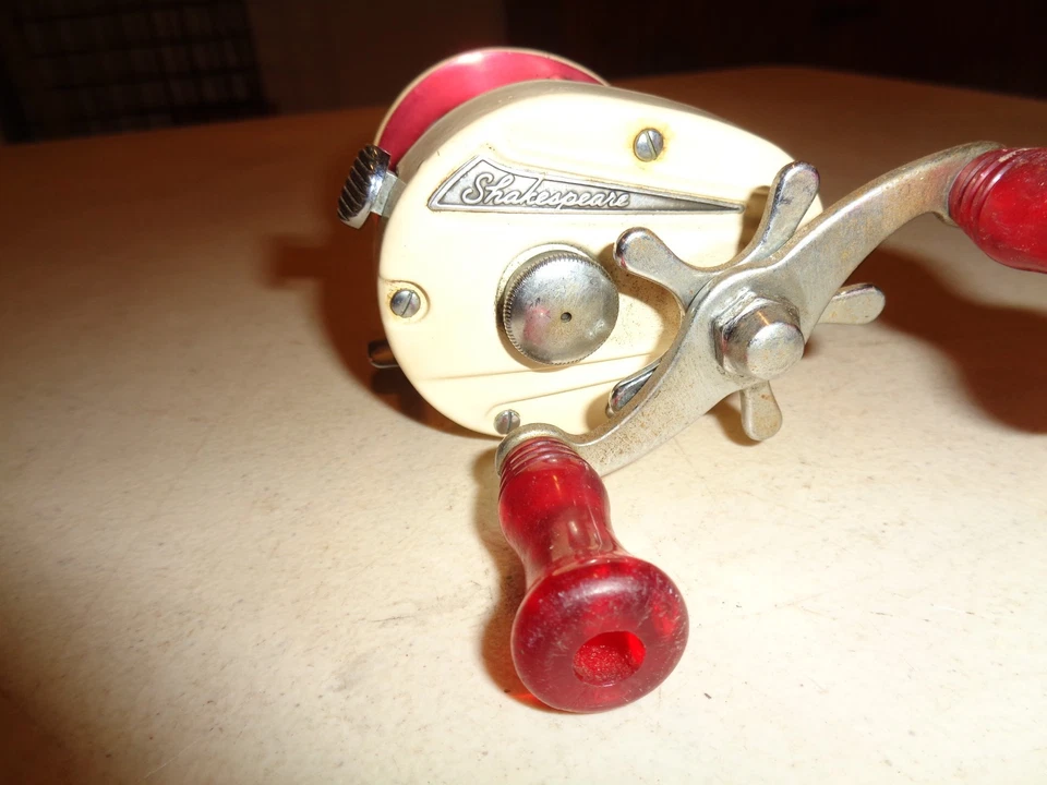 Carrete de pesca vintage Shakespeare 1975 Bicentenario Levelwind Baitcaster, diestro, EE. UU. Foto 2 de 4
