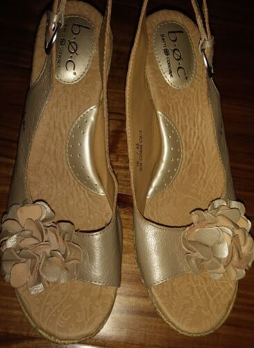 Sandali con plateau/cuneo nuovi senza scatola B•ø•C® BØRN 👑 CONCEPT oro/PELLE BEIGE, taglia 10! - Foto 3 di 12