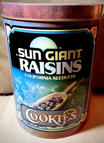 Sun Giant Raisins Tin with bonus recipes 