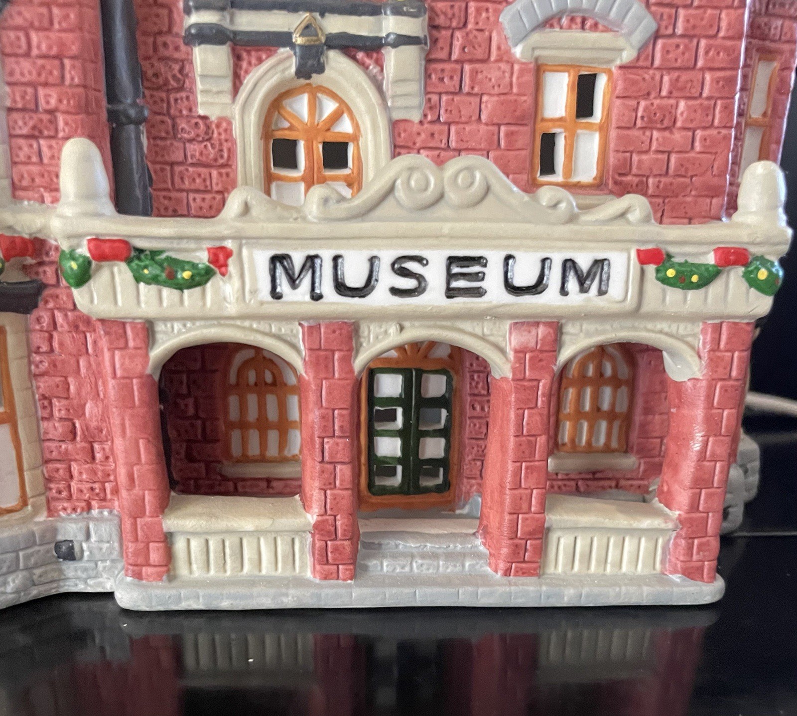 St Nicholas Square Museum of Natural Sciene Illuminated Christmas Village w Box