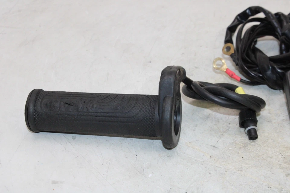 Suzuki SV650 2020 OEM clip derecho en mango interruptor de arranque apagado con empuñaduras térmicas Foto 4 de 4