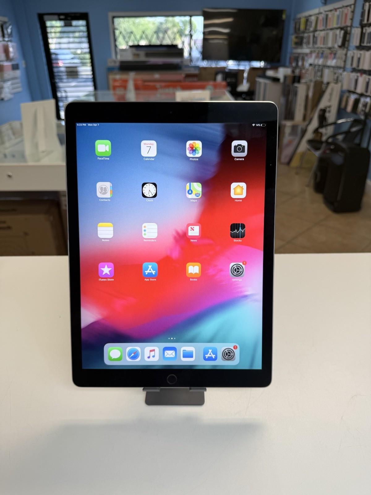 Apple iPad Pro 12.9 (2nd Gen.) Gold 64GB WiFi -iOS 12 Can Be Up To iOS 17 (Real)