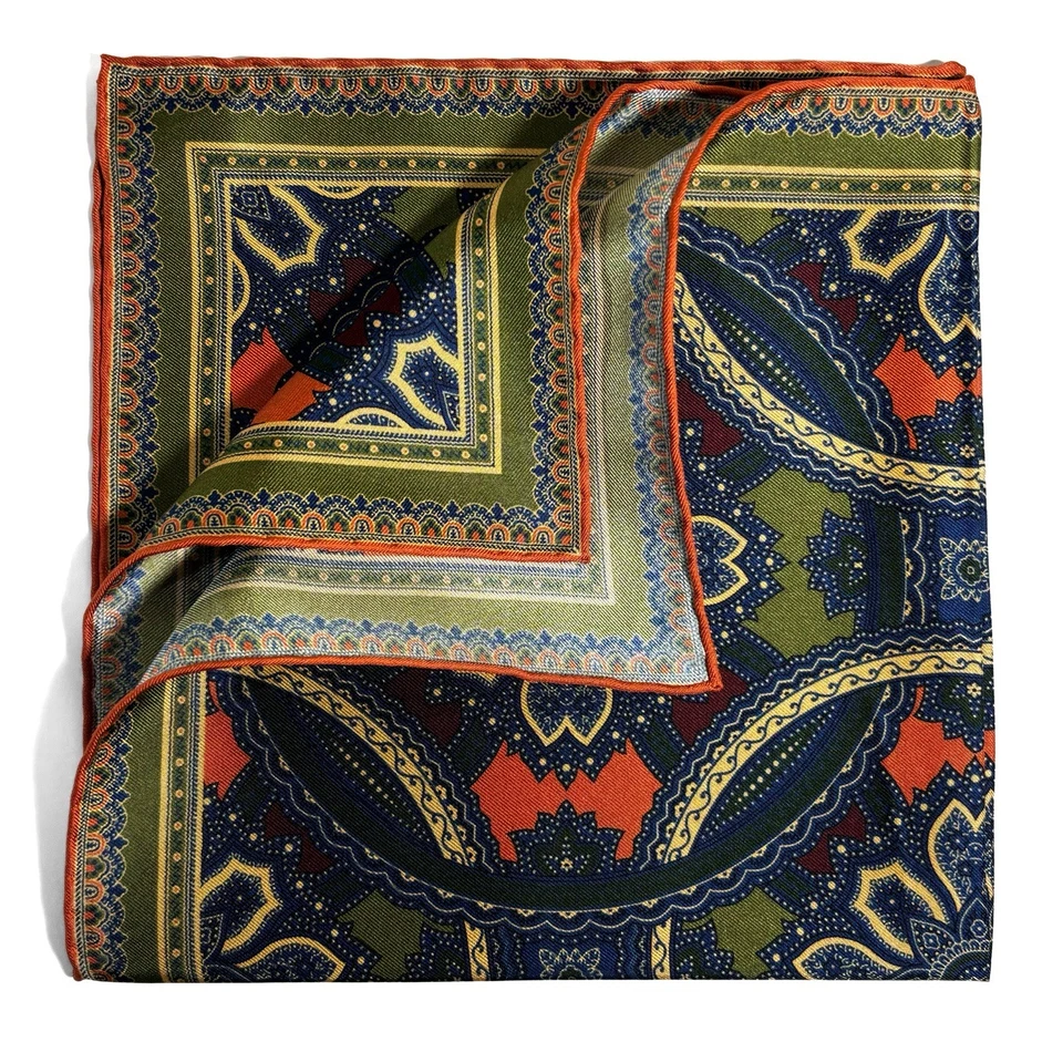 Cuadrado de bolsillo grande de seda medallón verde oliva y naranja (enrollado a mano en Inglaterra) Foto 3 de 4