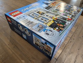 LEGO CREATOR: Assembly Square (10255) Sealed
