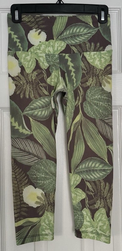 NWOT Farm Rio Size S Crop Leggings Tropical Print