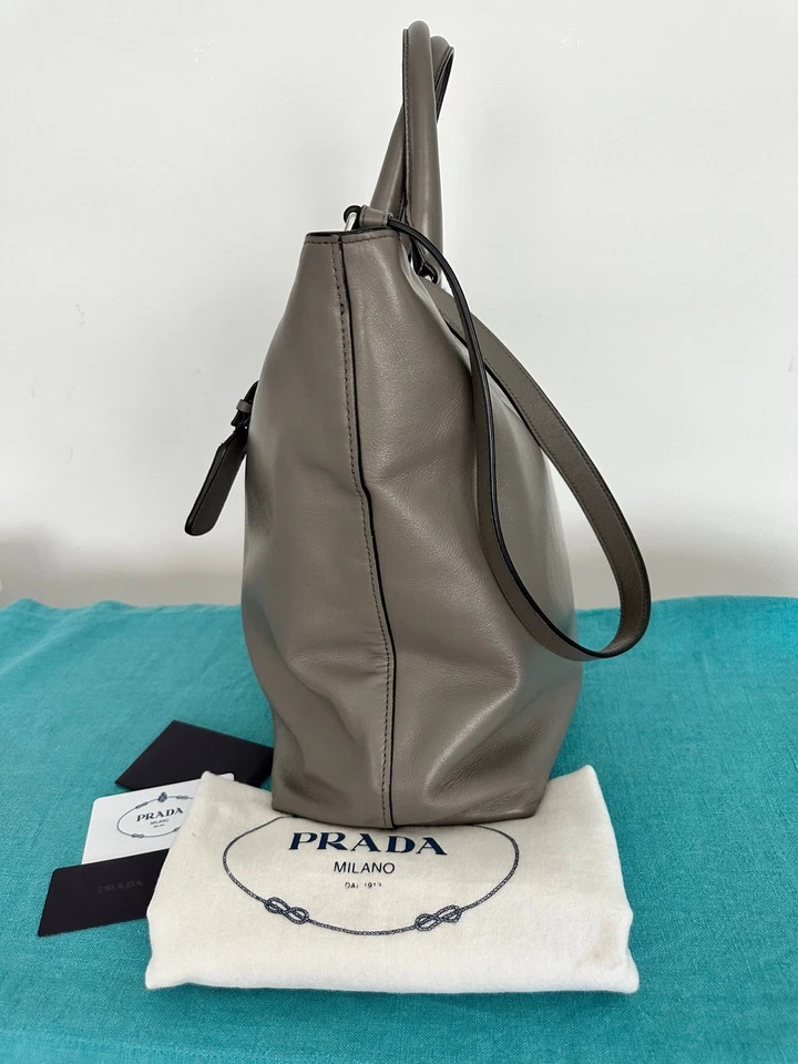 Original PRADA TASCHE Shopping BN2865 Argilla Grau soft Calf Silber Top Zustand - Bild 3 von 4