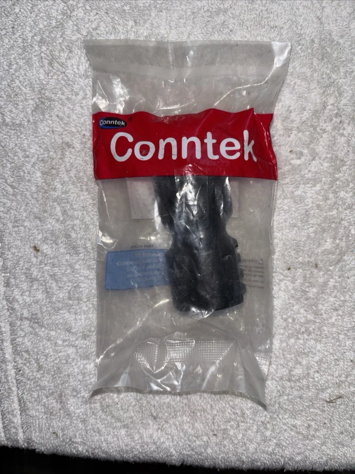 Conntek 30120 UNO Locking Plug NEMA L5-15P to NEMA 5-15R 125-Volt Adapter Black - Image 2 of 4