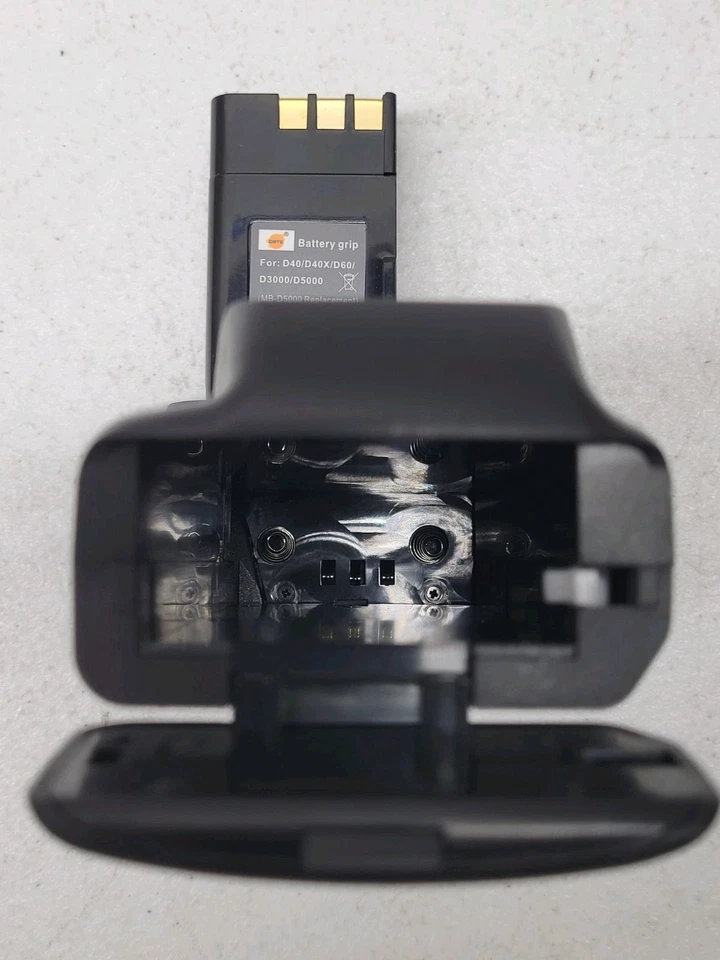 Empuñadura de batería DSTE D40 D40x D60 D3000 D5000 sin bandeja de batería USADA Foto 4 de 4
