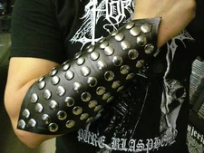 LEATHER GAUNTLET STUDS. BLACK METAL (MDLG0145)..... BLACK SABBATH