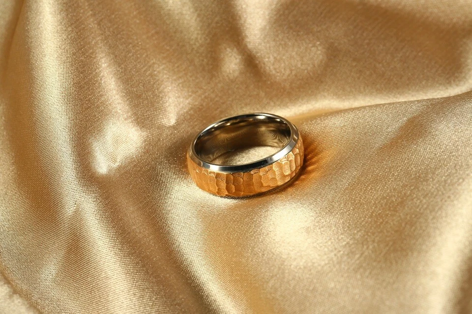 Alianzas de boda de 7 mm para hombre anillos de compromiso de promesa anillos de ajuste cómodo dorados Foto 4 de 4