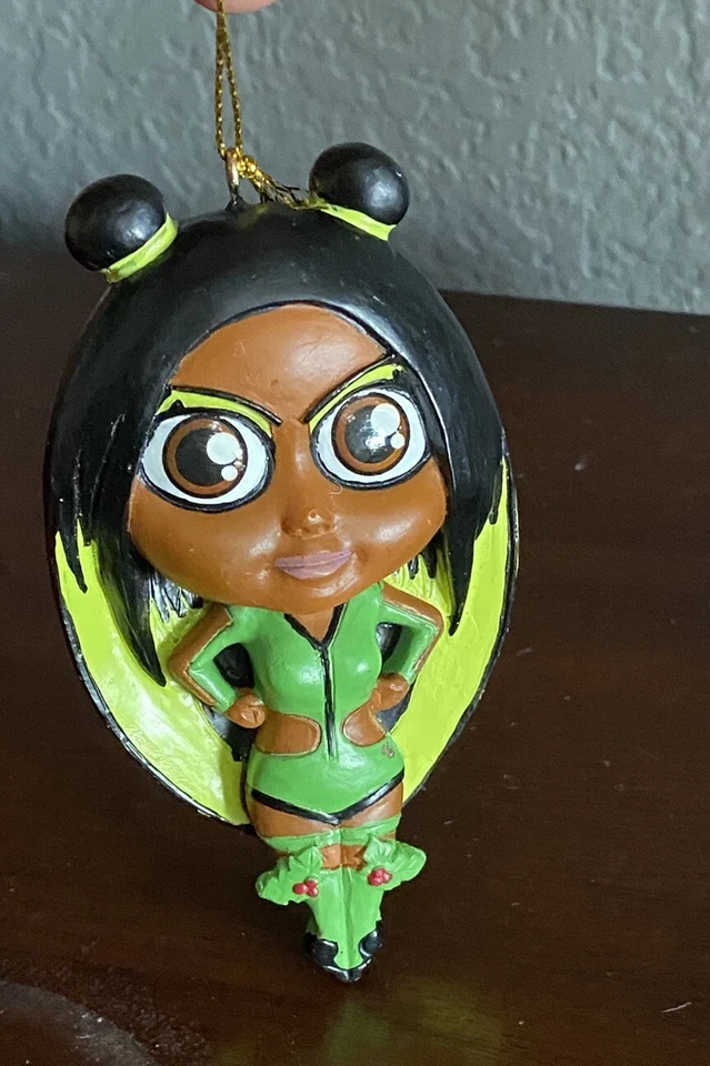 WWE Naomi Elf Adorno de Navidad Lucha Libre 2018 Clay Ilconics Luchador Smackdown Foto 3 de 4