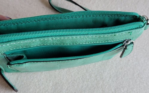 Liz Claiborne Clutch License Green Wallet Wristlet Purse Lightweight Summer Nice - Picture 9 of 13