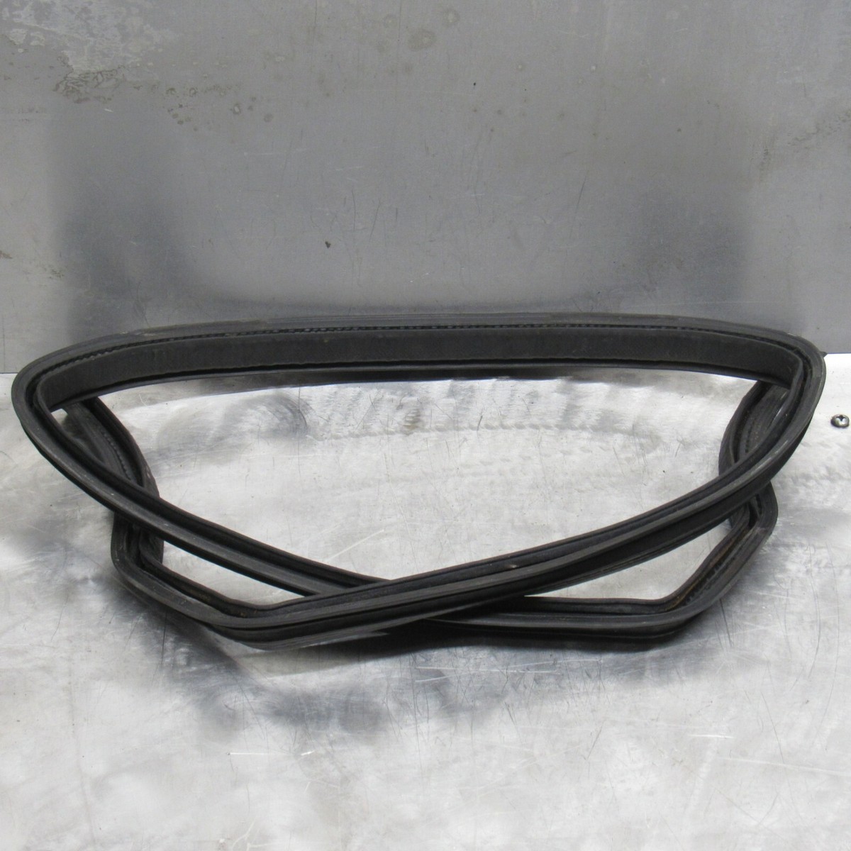 1985 Kawasaki Voyager ZN1300A Luggage Trunk Lid seal 39145-1002 | eBay