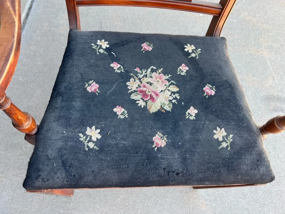 Silla vintage de madera y tela Drexel Furniture Co. usada ver fotos  Foto 4 de 4