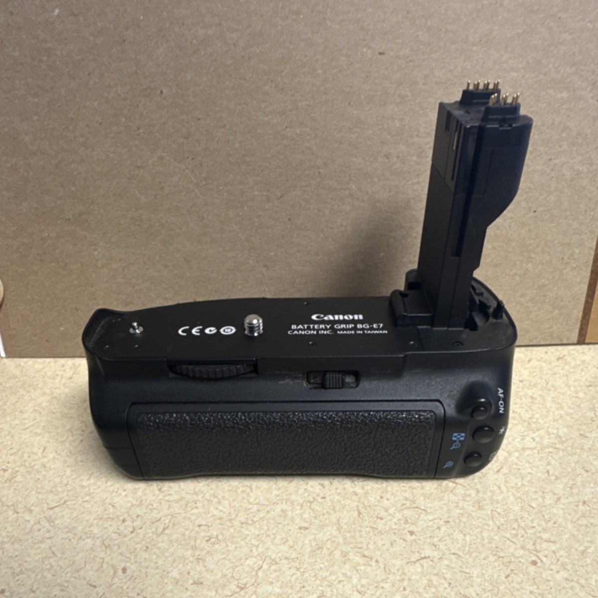 Canon BG-E7 Battery Grip for EOS 7D DSLR / battery | eBay