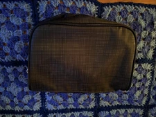 Thirty-One Cosmetic Organization Zipper Pouch Black & Pink Interior 8” x 6”