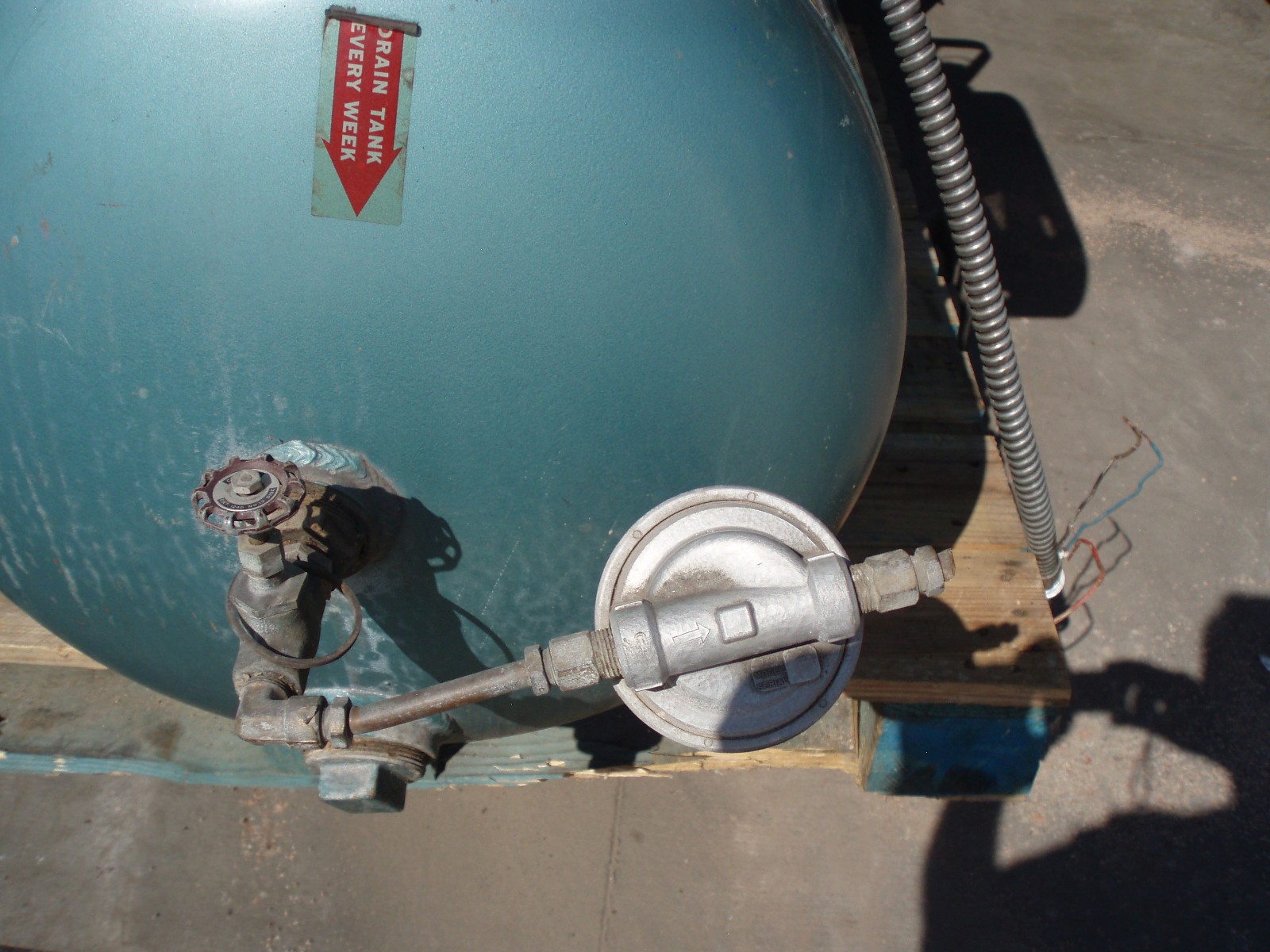 QUINCY AIR COMPRESSOR WITH KARGARD TANK AND ALLIS CHALMERS 2 HP INDUCTION MOTOR