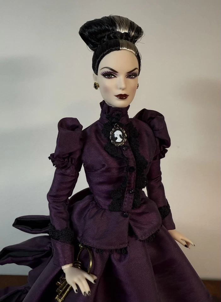 Mistress of the Manor Barbie Doll Haunted Beauty Collection 2014 Gold Label - Image 4 of 4