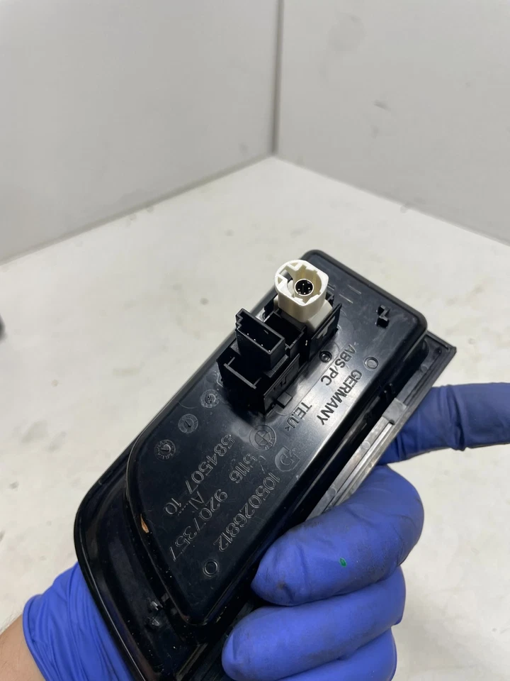 BMW M235i 335i 435i 2012-2018 consola central reposabrazos USB y puerto auxiliar enchufe F30 Foto 2 de 3