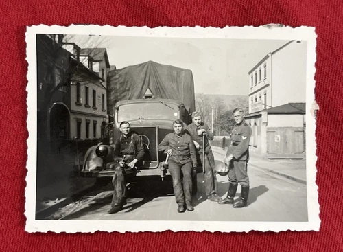 WEHRMACHT SOLDIERS WITH MERCEDES-BENZ TRUCK WW2 WWII German Military Photo