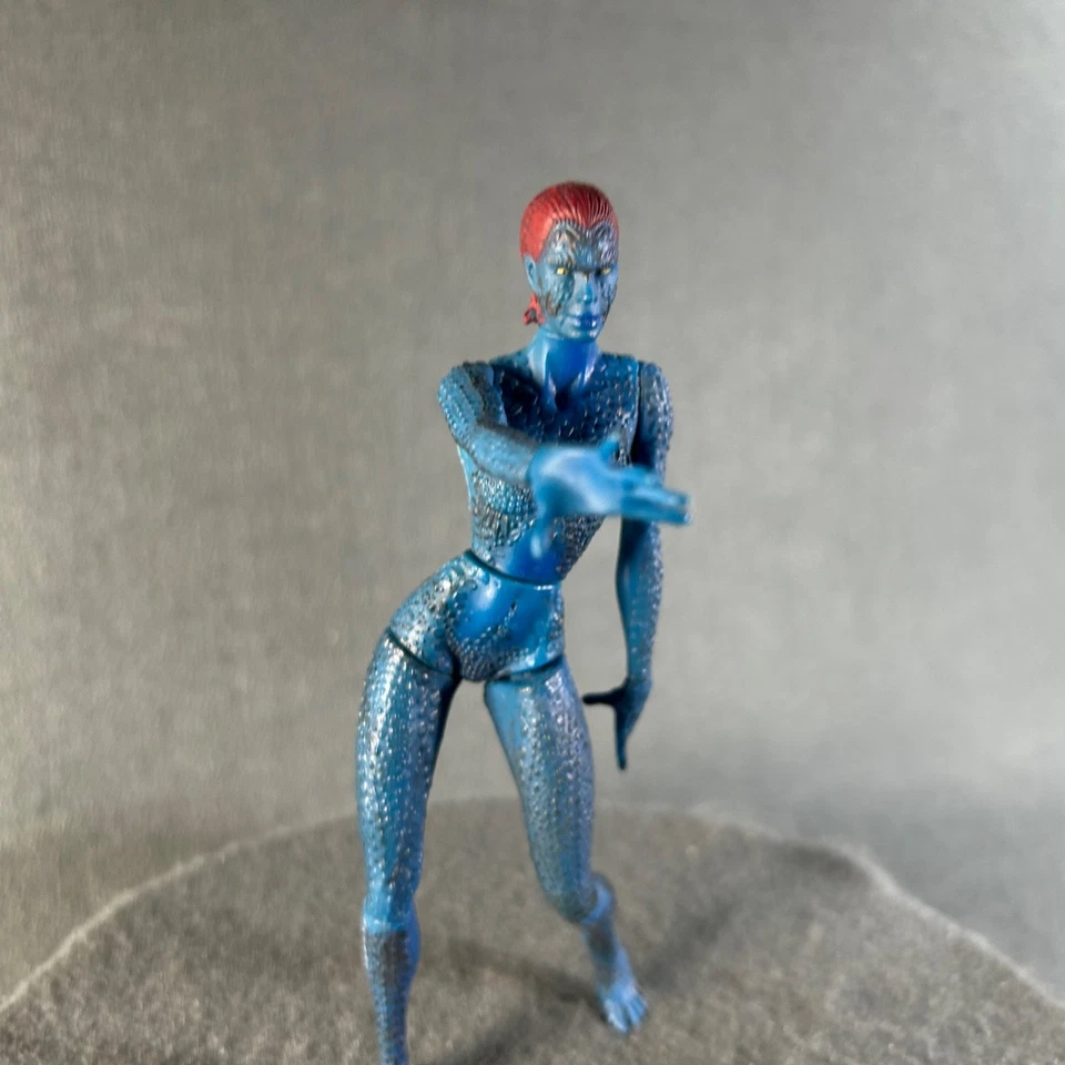 Marvel Comics X Men Movie Mystique Action Figure 2000 ToyBiz - Image 4 of 4