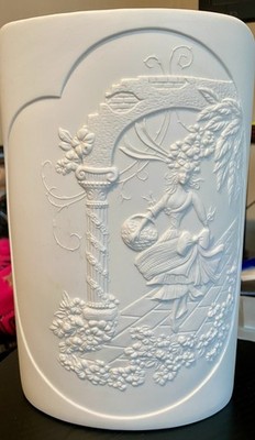 Kaiser Germany White Bisque Art Nouveau Lady In Garden Portrait Vase M.Frey 0315
