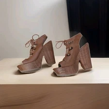 G by Guess High Heel Chunky Sandles Tie Front Strappy Look EUC Brown 7.5 M Women