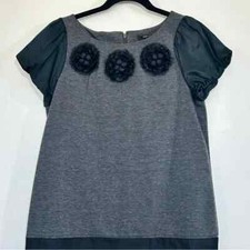 BCBG MAX AZRIA GRAY BLACK COLOR BLOCK SHORT SLEEVE SHIFT DRESS FLORAL APPLIQUES