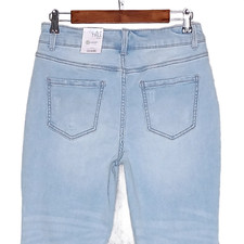 Time and Tru womens straight cropped jeans 6 x 25 stretch distressed light wash