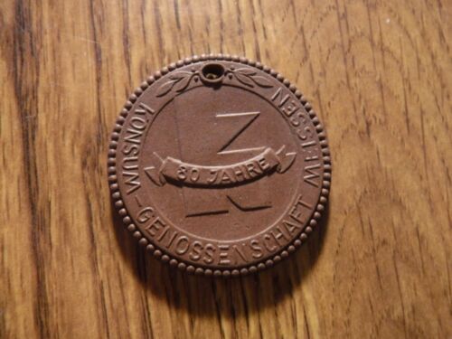 GERMANY 80YRS. CONSUMPTION COPPERATIVE MEISSEN BROWN PORCELAIN 1 1/2 MEDAL (24) - Picture 1 of 2