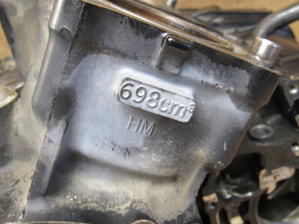 Honda VF700S 1984 caja de motor sable caja de manivela cilindros pistones 11000-MB1-870 Foto 3 de 4