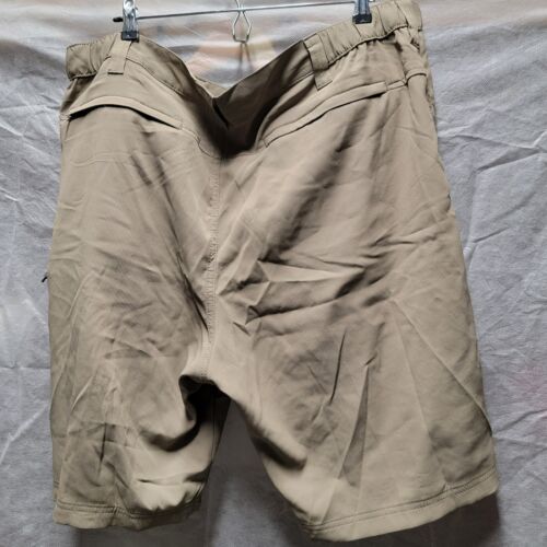 Wrangler Utility Shorts Mens Size 44 Beige Flat Front Outdoor Hiking - Picture 2 of 4