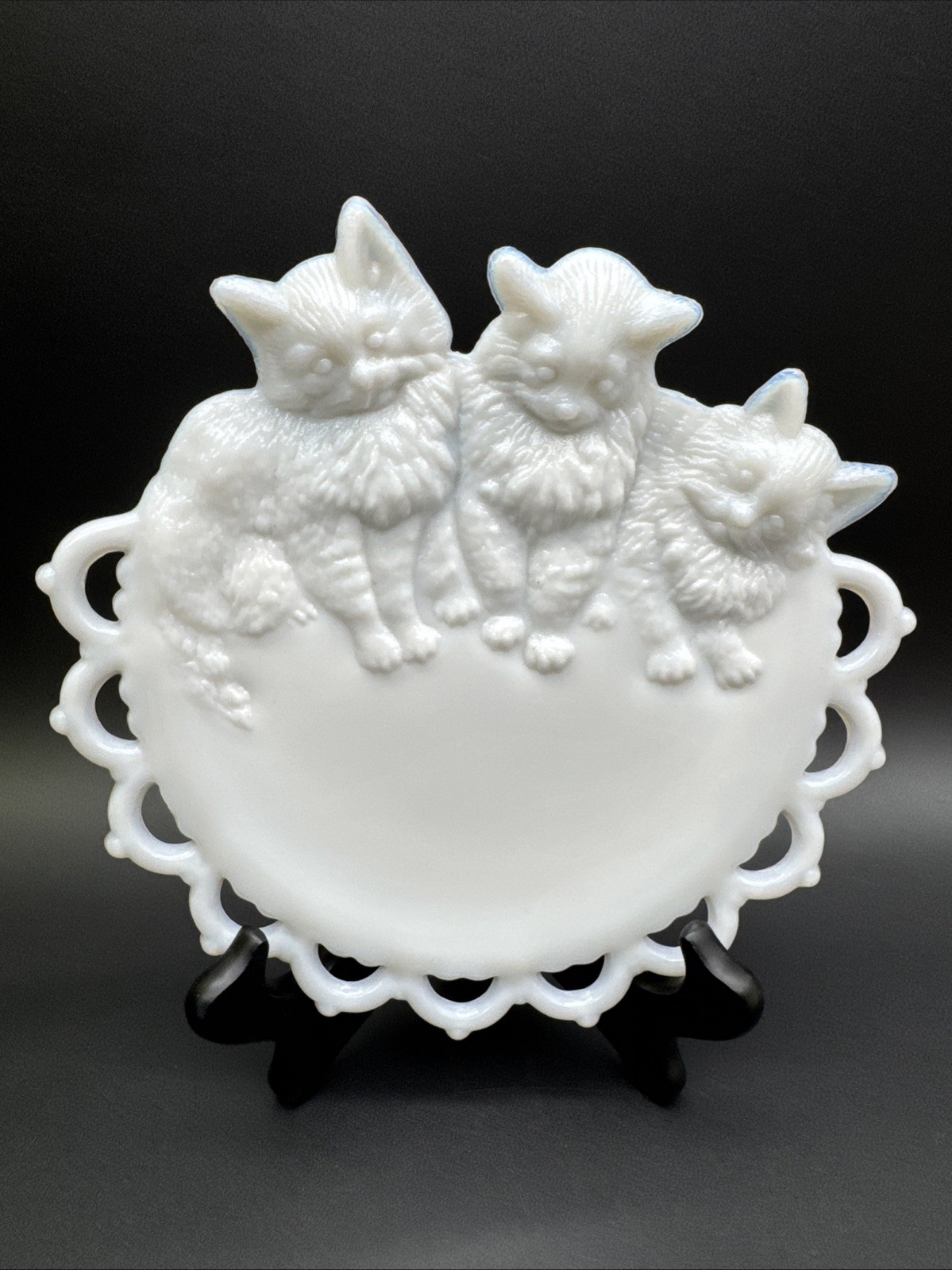 Vintage Westmoreland White Milkglass Cat Kitten Lace Edge Wall Plate Cottagecore