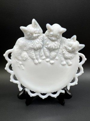 Vintage Westmoreland White Milkglass Cat Kitten Lace Edge Wall Plate Cottagecore