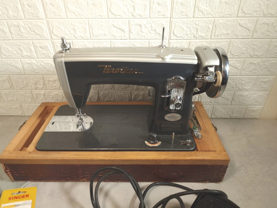 Brother Precision Heavy Duty Sewing Machine T&W Hard Case Pedal And Accessories - Image 2 of 4