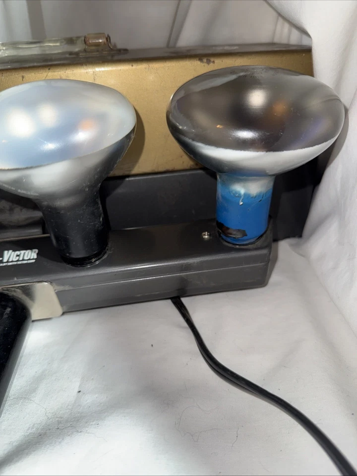 2 barras de luz de filme vintage Smith-Victor modelo GL-60, 4 lâmpadas todas funcionando 1 estojo - Imagem 4 de 4