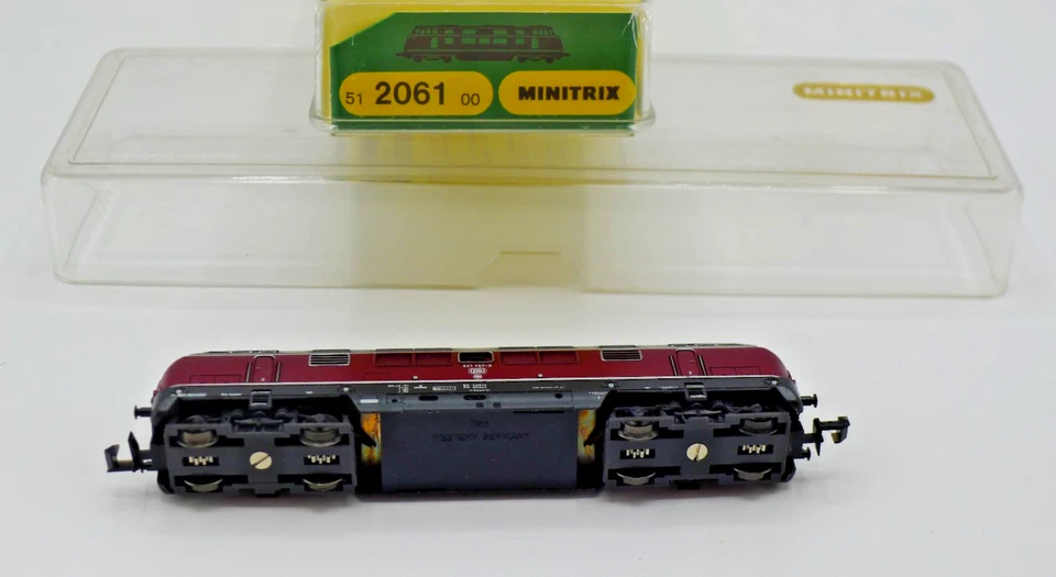 MINITRIX N LOCOMOTIVE DIESEL BR 221 137 3  DB RÉFÉRENCE 2061 - Photo 4/4